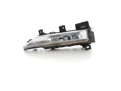 Right front fog light used - Infiniti Q30 - 26150-5DA2C-