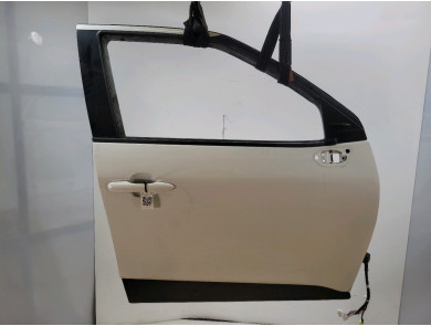 Right front door  used - Toyota YARIS CROSS - 67001K2011