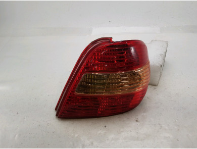 Feu Arrière Droit Pour Toyota Avensis Verso (M20) 2002 - Pièce D'origine Référence 8155144090 - Occasion Fonctionnelle