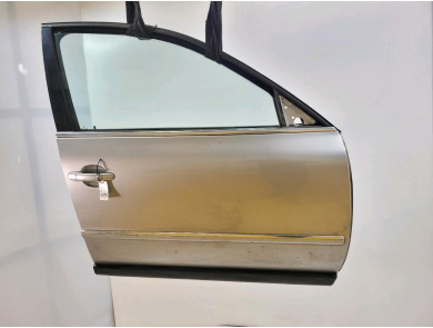 Right front door  used - Volkswagen PASSAT - 3B4831052 BF
