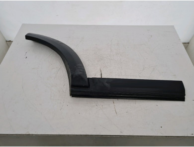Right rear door trim used - Land Rover DISCOVERY - DGP000145PCL
