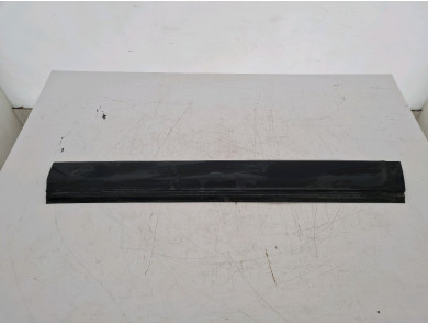 Right front door trim used - Land Rover DISCOVERY - DGP000124PCL