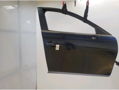 Right front door  used - Mazda MAZDA 3 - BCY15802XC
