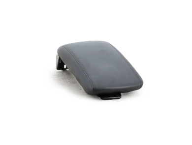 Central armrest used - Peugeot 308 - 8260 25