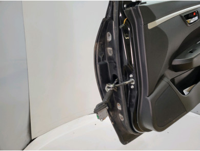 Porte droite (3 portes) - Suzuki SWIFT IV - Noir - 68001-69L00 - P1-7852C