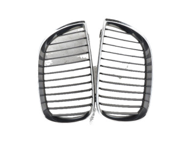 Grille used - BMW SERIE 1 - 51 13 7077129