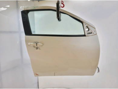 Right front door  used - Toyota AYGO X - 670010H080