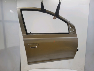 Right front door  used - Toyota YARIS - 670010D100