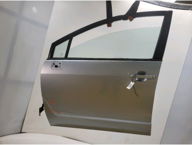 Left front door used - Toyota COROLLA VERSO - 670020F011