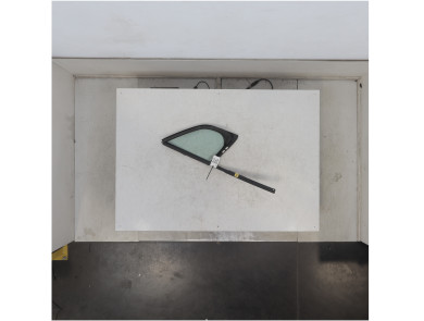 Left front side glass - Citroen C3 II PH.1 - Rouge Fonce - 9806128880 - E1-7671I