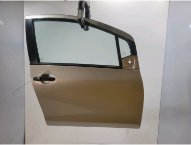 Right front door  used - Toyota YARIS - 670010D170