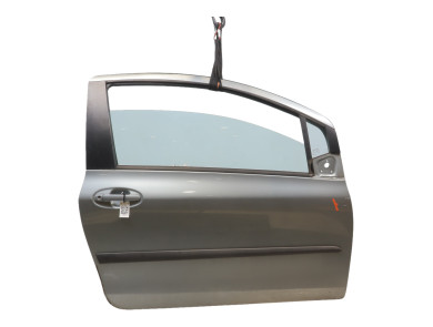 Right door (3-door models only) used - Toyota YARIS - 670010D180