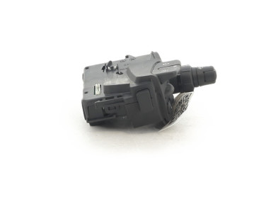 Commodo droit - Renault CLIO ESTATE III PH.2 - 8201590631 - P0-0990K