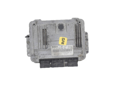 Calculateur moteur - Renault TRAFIC FOURGON II PH.1 - 8200389519 - I0-9213G