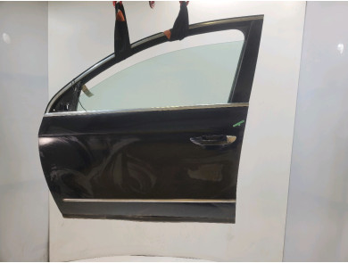 Left front door used - Volkswagen PASSAT - 3C4831055J
