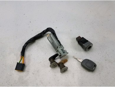 Neiman kit complet (barillet serrure clé) occasion - Renault TWINGO - 7701204507