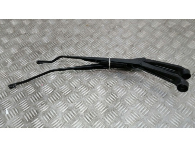 Front wiper arms (x2) used - Suzuki CELERIO - 38330-84M00