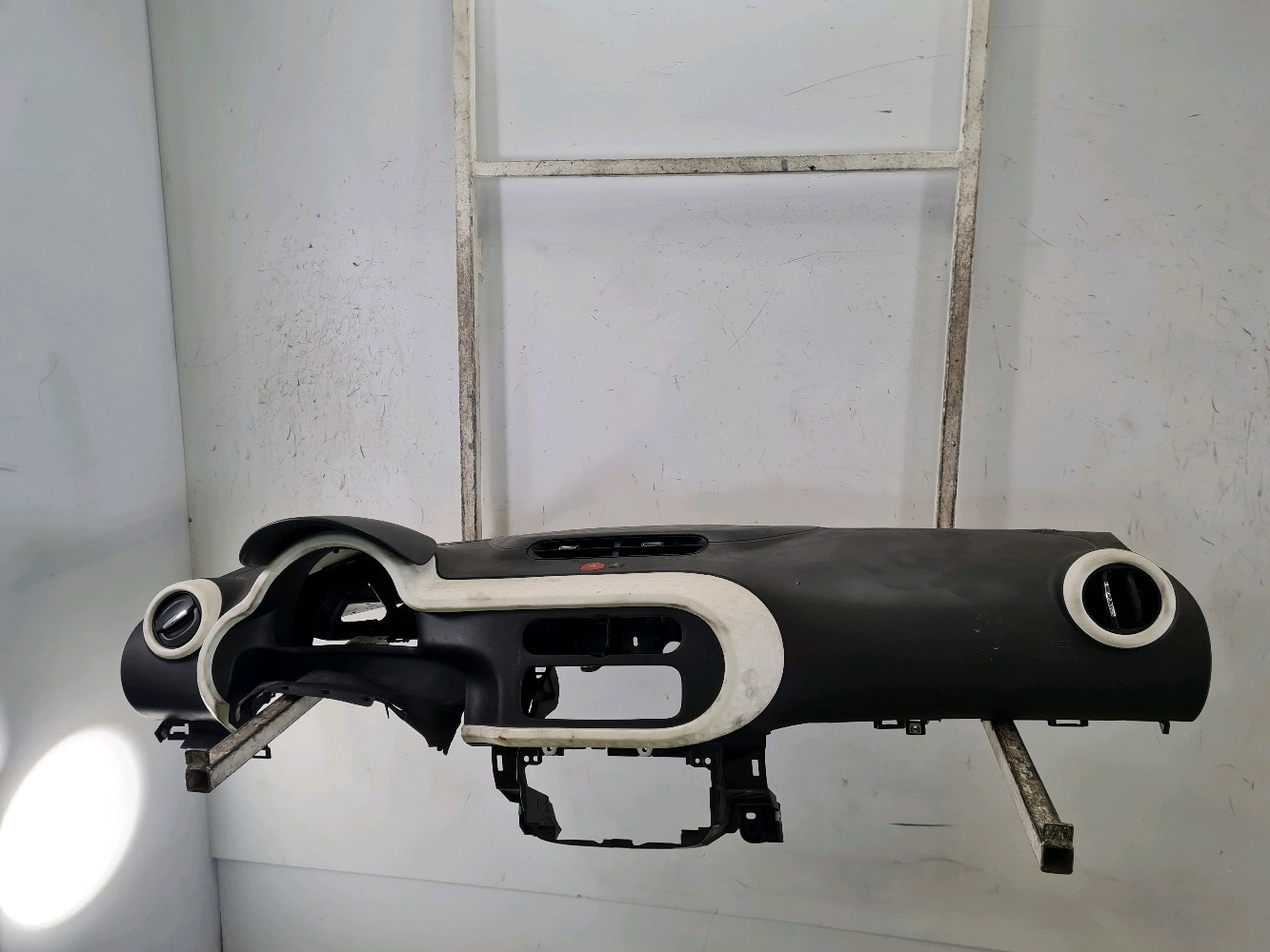 Dashboard used - Renault TWINGO - 681005539R - GPA