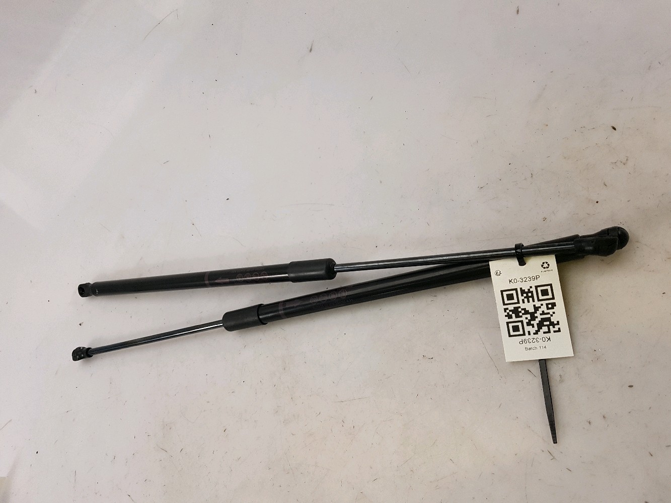 Lot De 2 Vérins De Hayon Pour Toyota Yaris 2 - Référence TB 01272 - Neufs