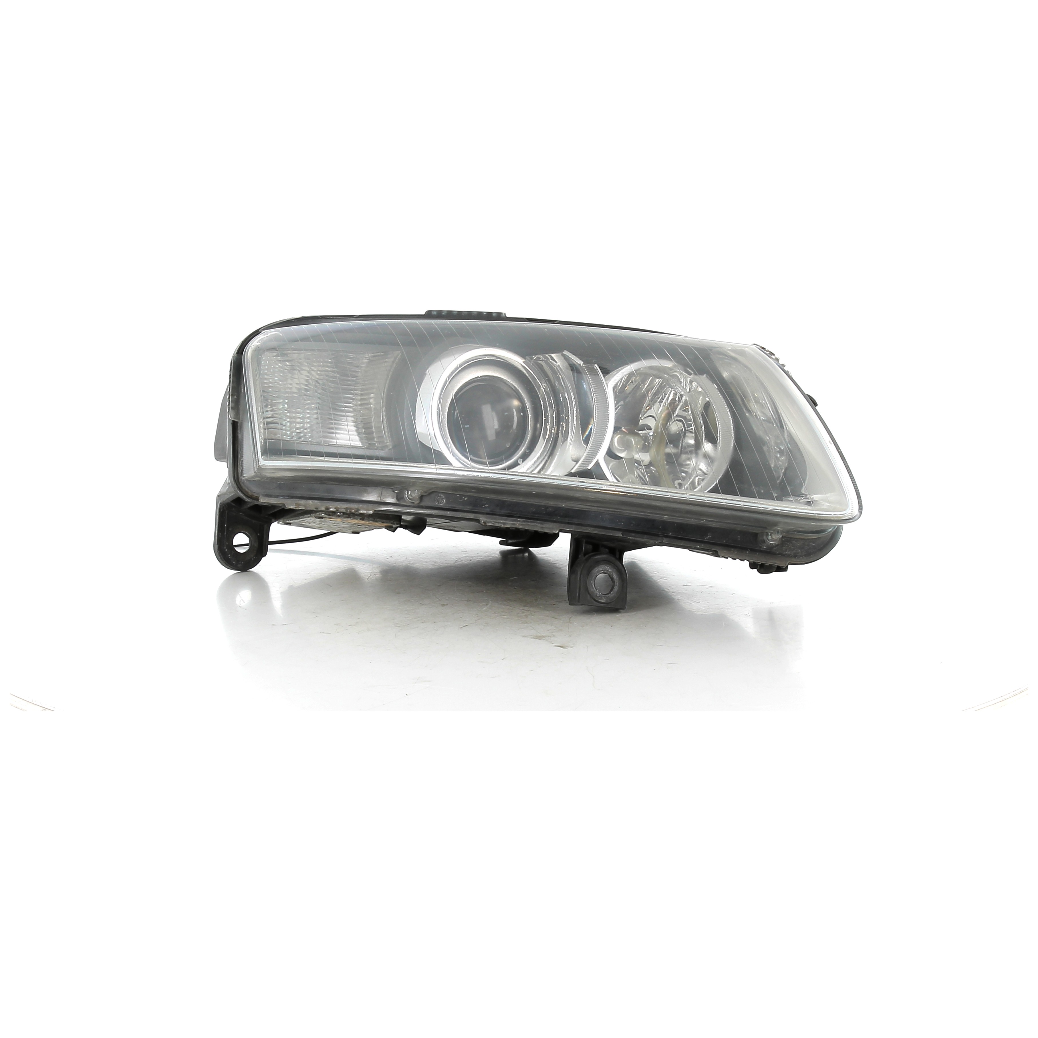 Phare Avant Droit Audi A8 (D2) - Référence OEM 4D0941030E - Occasion Fonctionnel