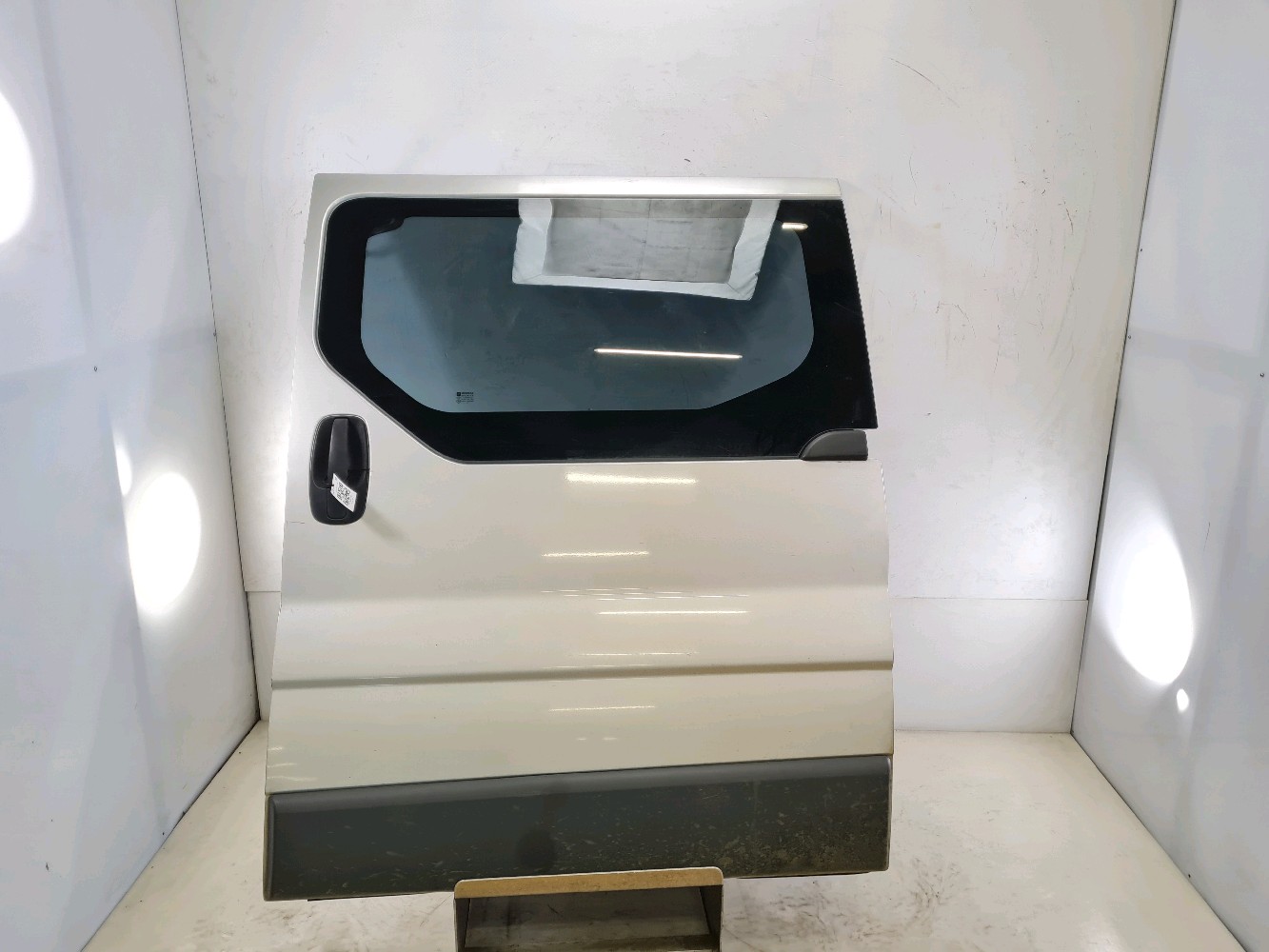 Barre Décorative Porte Latérale Gauche - Compatible Vivaro A, Primastar, Trafic II 2001-2013 - Ref OEM 91165352