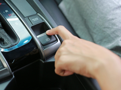 Problème frein à main électrique : causes, diagnostic et solutions rapides